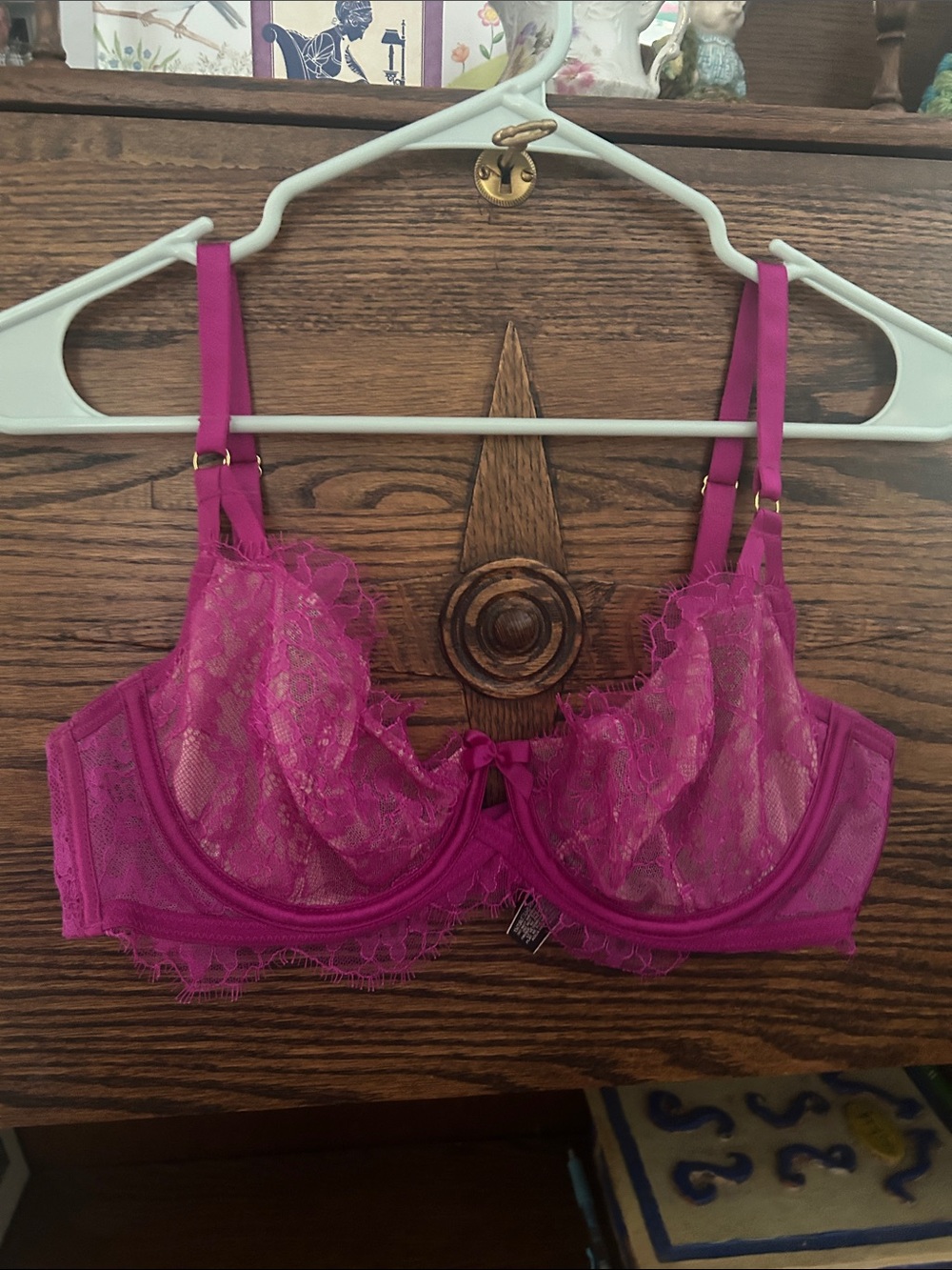 Victoria's Secret Fuchsia Lace Underwire Bra